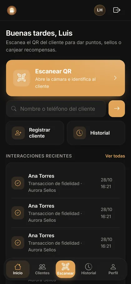 Inicio del panel del empleado con el botón Escanear QR y las interacciones recientes.